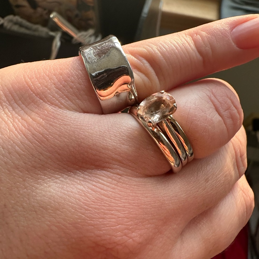 MONICA VINADER Wide Silver Ripple Ring - Picture 3 of 6
